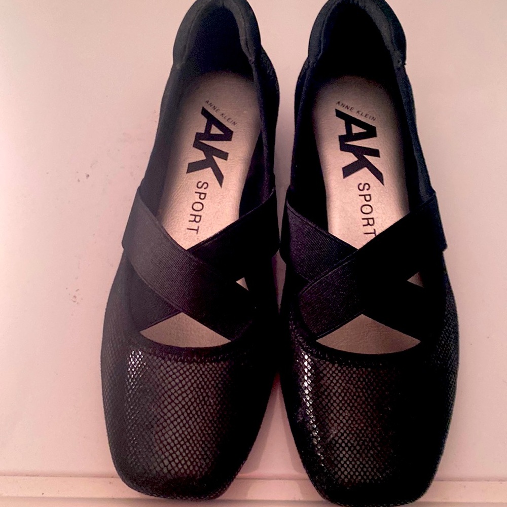 Black comfy shoes